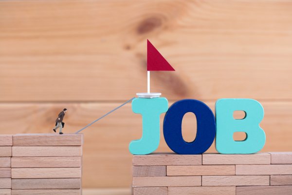 嘉创配资 名校长在骨干员工请辞信上写“祝贺”,好教师为何难留?